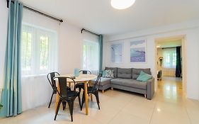 Apartament w Sopocie w przyziemiu by Grand Apartments